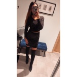 Must litritega top ja seelik( seelik üleni litritega, topil litrid ees ja varrukatel osaliselt)